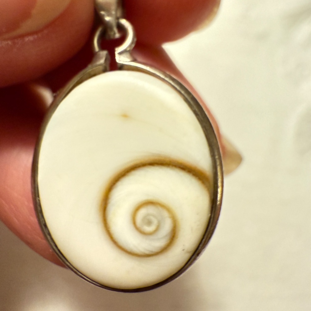 Shiva Eye Shell Pendant, Natural Cabochon, Silver, White/Taupe